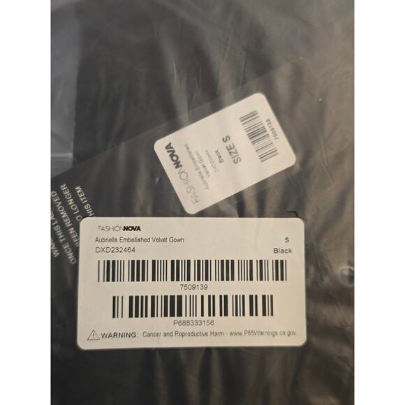 Fashion Nova - Aubriella Embellished Velvet Gown - Black - SMALL - Picture 8 of 9